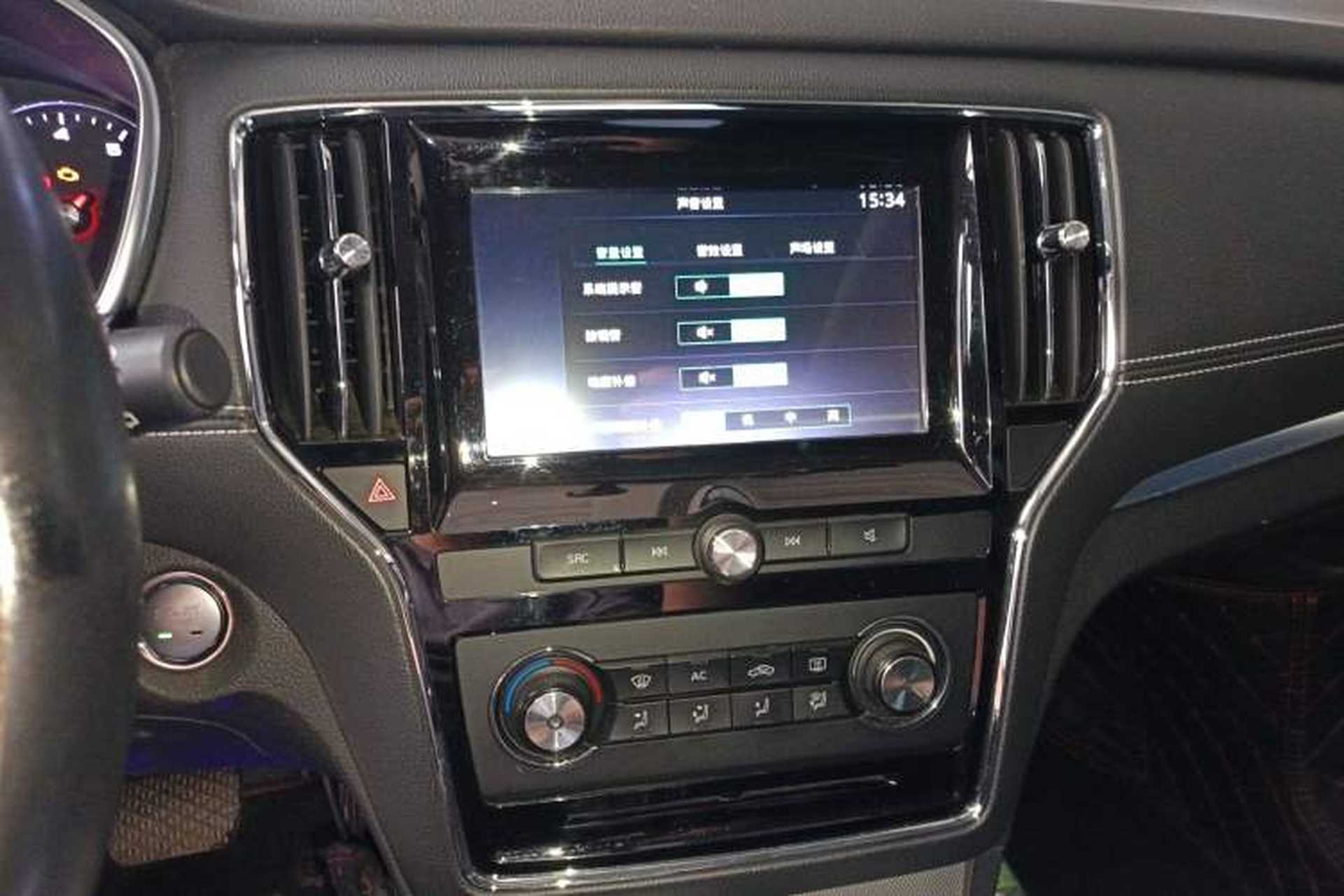 Used Roewe RX5 2016 20T Two-Wheel Drive Automatic Flagship Edition Audio And AC Panel