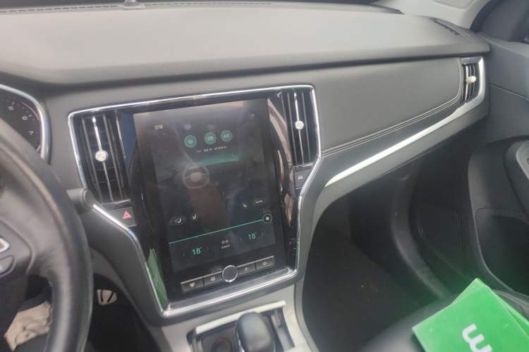 Used Roewe RX5 2016 20T Two-Wheel Drive Automatic Internet Smart Edition Audio And AC Panel