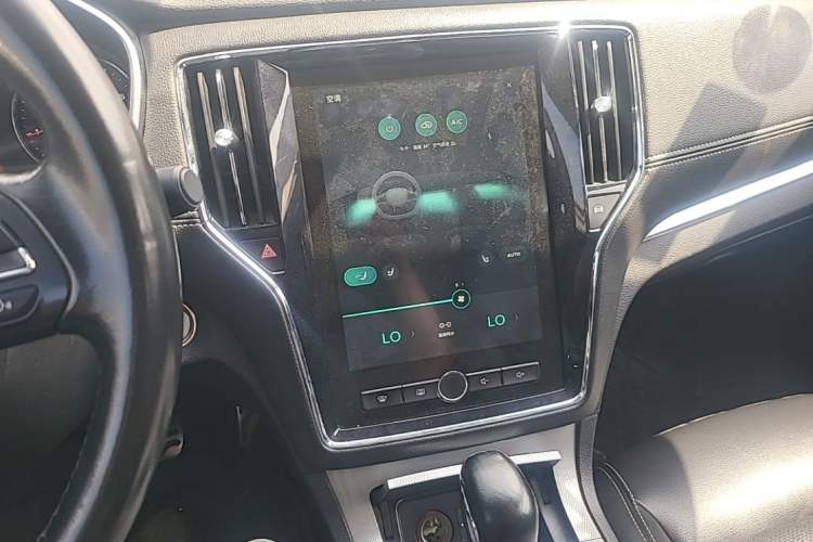 Used Roewe RX5 2016 20T Two-Wheel Drive Automatic Internet Smart Edition Audio And AC Panel