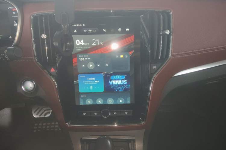 Used Roewe RX5 2016 30T Four-Wheel Drive Automatic Internet Smart Luxury Edition Audio And AC Panel