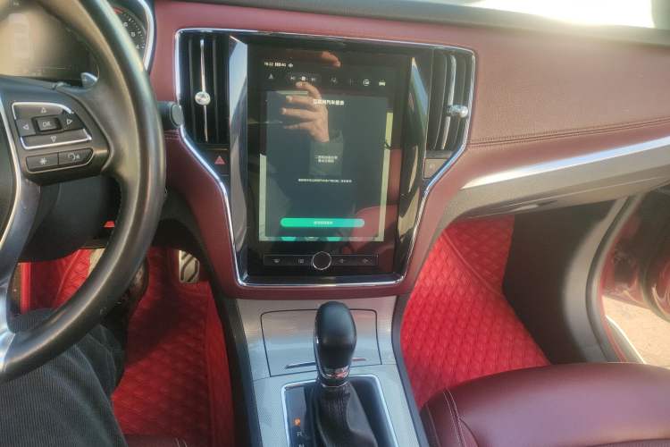 Used Roewe RX5 2016 30T Four-Wheel Drive Automatic Internet Smart Luxury Edition Audio And AC Panel