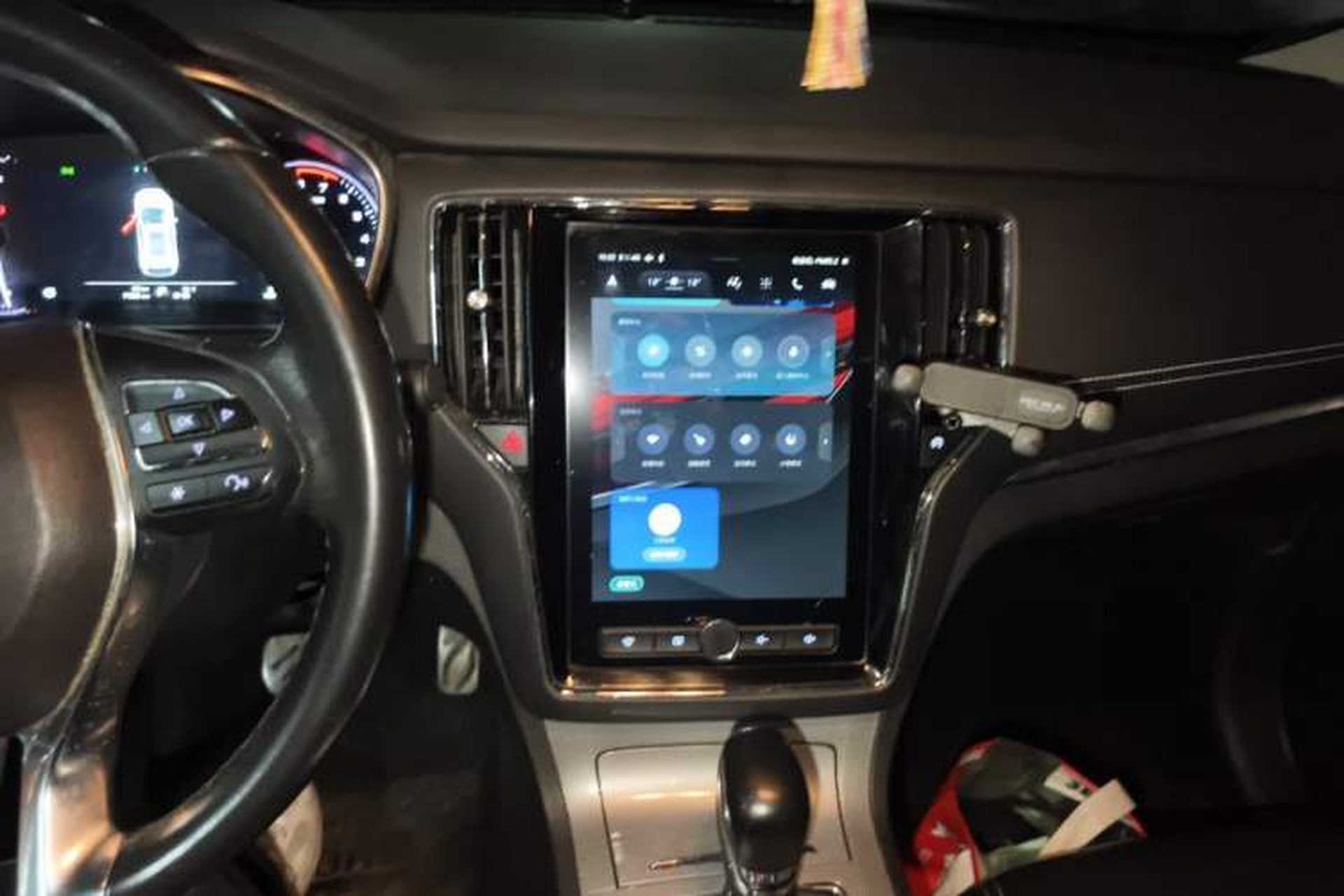 Used Roewe RX5 2016 30T Two-Wheel Drive Automatic Internet Smart Edition Audio And AC Panel