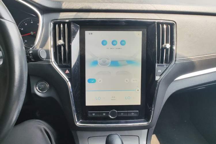 Used Roewe RX5 2016 20T Two-Wheel Drive Automatic Internet Smart Edition Audio And AC Panel