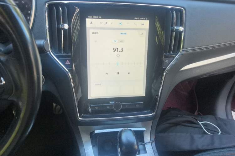 Used Roewe RX5 2016 30T Two-Wheel Drive Automatic Internet Smart Edition Audio And AC Panel
