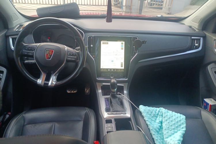 Used Roewe RX5 2016 30T Two-Wheel Drive Automatic Internet Smart Edition Center Console