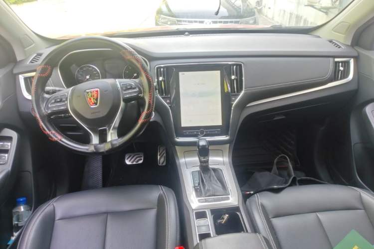 Used Roewe RX5 2016 20T Two-Wheel Drive Automatic Internet Smart Edition Center Console