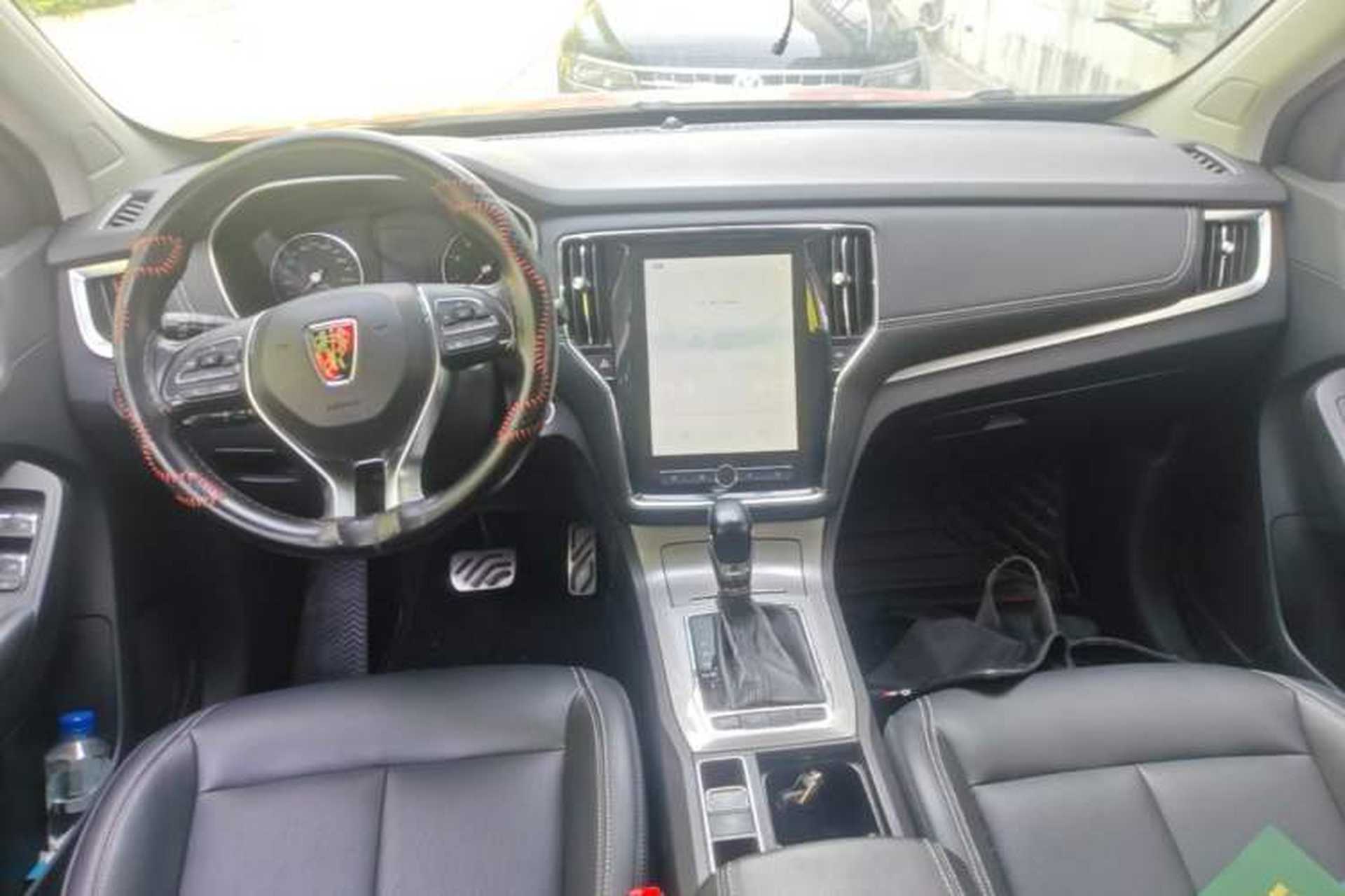 Used Roewe RX5 2016 20T Two-Wheel Drive Automatic Internet Smart Edition Center Console