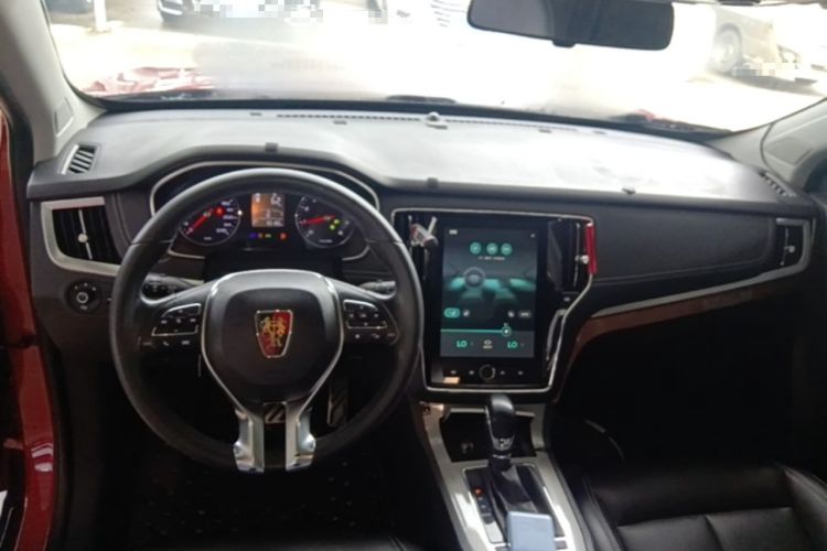 Used Roewe RX5 2016 20T Two-Wheel Drive Automatic Internet Smart Edition Center Console