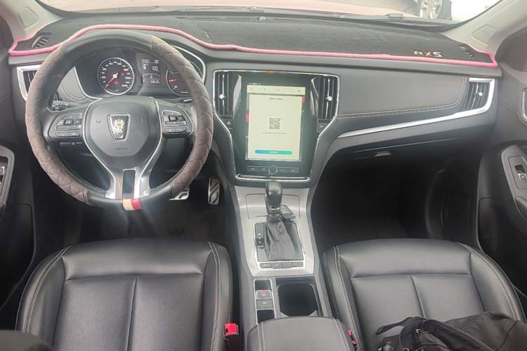 Used Roewe RX5 2016 20T Two-Wheel Drive Automatic Internet Smart Edition Center Console