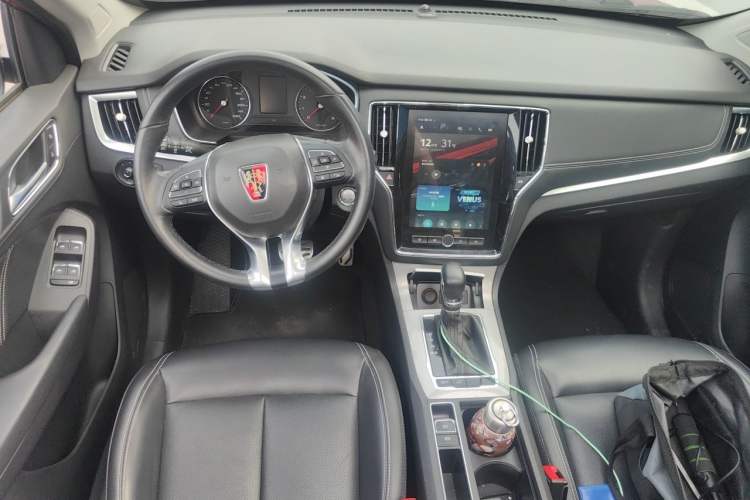 Used Roewe RX5 2016 20T Two-Wheel Drive Automatic Internet Smart Edition Center Console