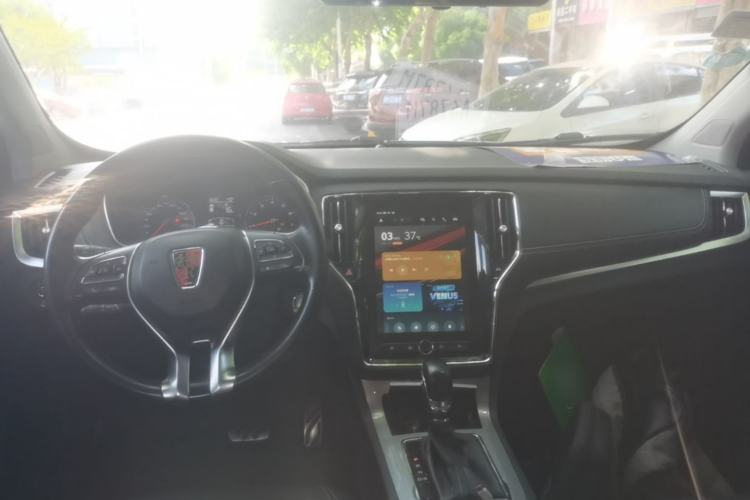 Used Roewe RX5 2016 20T Two-Wheel Drive Automatic Internet Smart Edition Center Console