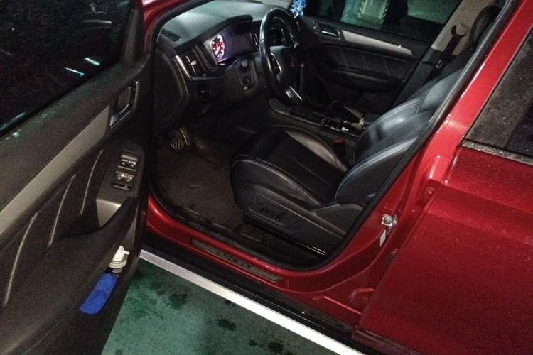 Used Roewe RX5 2016 20T Two-Wheel Drive Automatic Internet Smart Edition Driver Seat