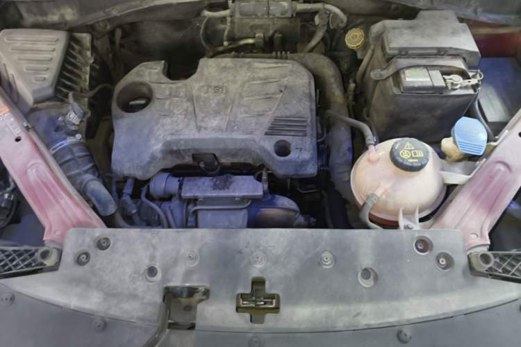 Used Roewe RX5 2016 20T Two-Wheel Drive Automatic Internet Smart Edition Engine Bay
