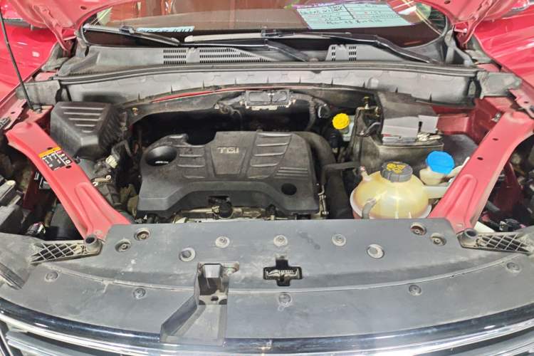 Used Roewe RX5 2016 20T Two-Wheel Drive Automatic Internet Smart Edition Engine Bay