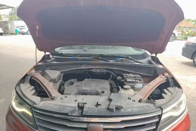 Used Roewe RX5 2016 20T Two-Wheel Drive Automatic Internet Smart Edition Engine Bay
