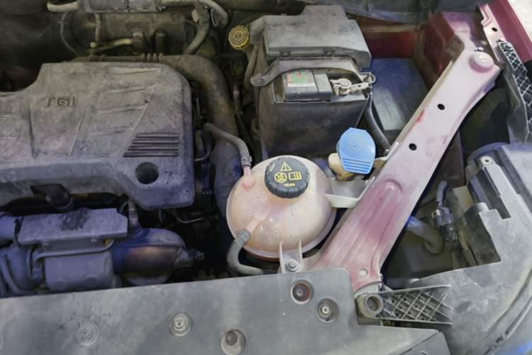 Used Roewe RX5 2016 20T Two-Wheel Drive Automatic Internet Smart Edition Engine Bay Left