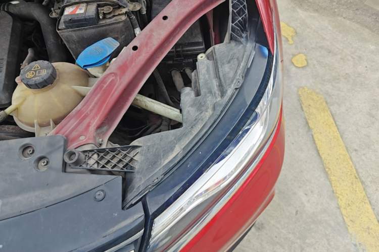 Used Roewe RX5 2016 20T Two-Wheel Drive Automatic Internet Smart Edition Engine Bay Left