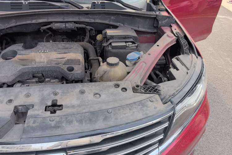 Used Roewe RX5 2016 20T Two-Wheel Drive Automatic Internet Smart Edition Engine Bay Left