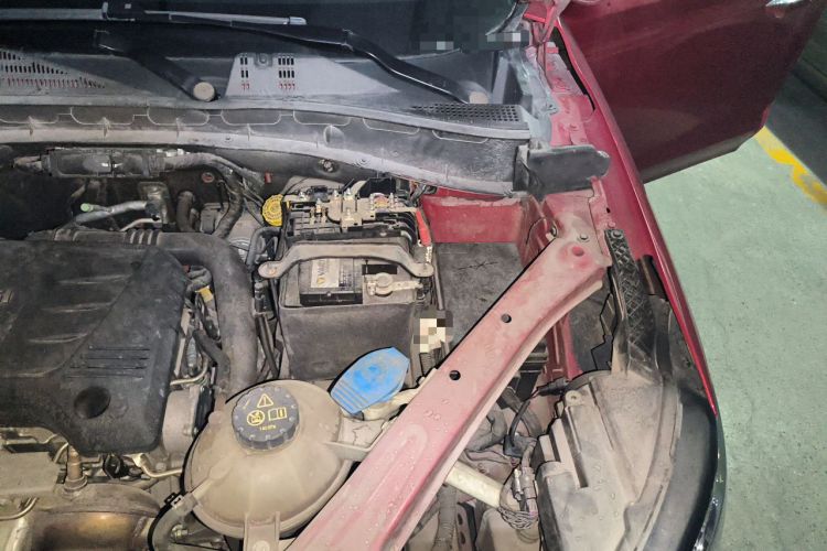 Used Roewe RX5 2016 20T Two-Wheel Drive Automatic Internet Smart Edition Engine Bay Left