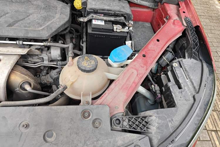 Used Roewe RX5 2016 30T Two-Wheel Drive Automatic Internet Smart Edition Engine Bay Left