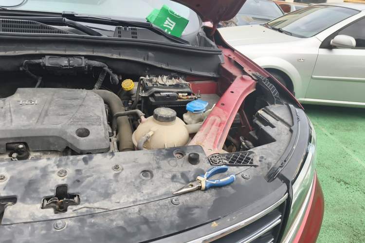 Used Roewe RX5 2016 20T Two-Wheel Drive Automatic Flagship Edition Engine Bay Left