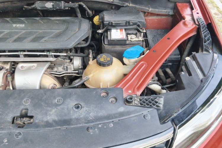 Used Roewe RX5 2016 30T Two-Wheel Drive Automatic Internet Smart Edition Engine Bay Left