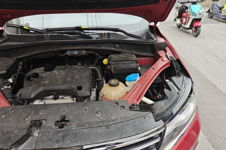 Used Roewe RX5 2016 20T Two-Wheel Drive Automatic Internet Smart Edition Engine Bay Left