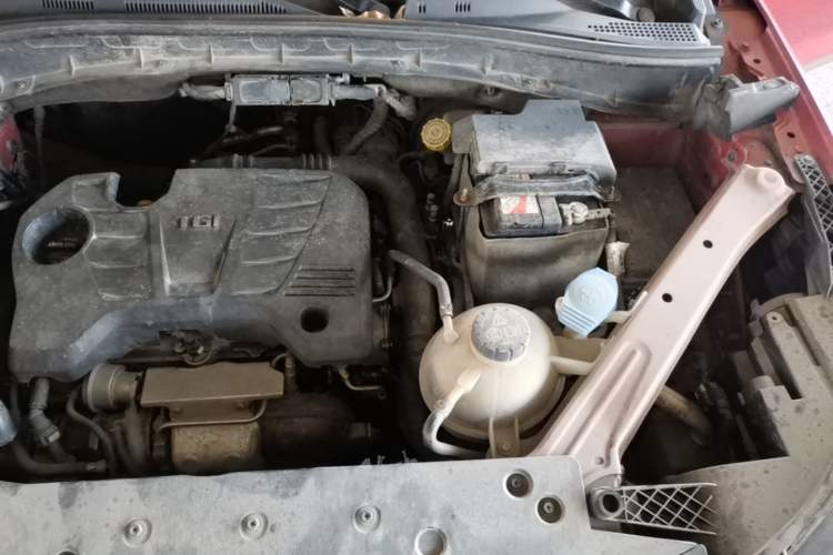 Used Roewe RX5 2016 20T Two-Wheel Drive Automatic Internet Smart Edition Engine Bay Left