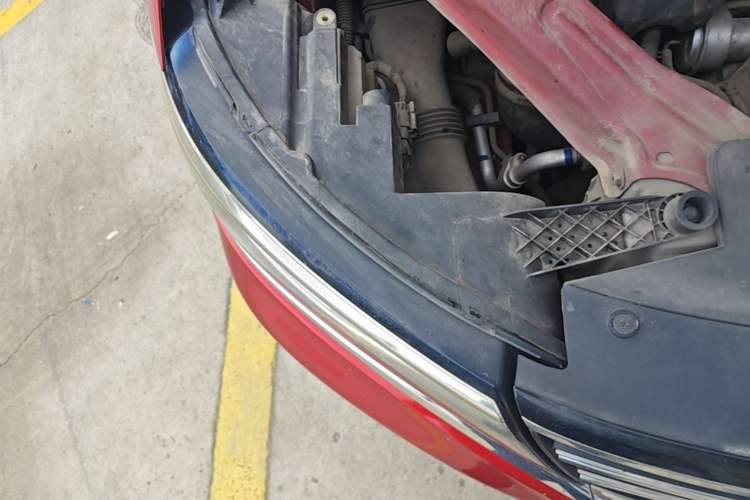 Used Roewe RX5 2016 20T Two-Wheel Drive Automatic Internet Smart Edition Engine Bay Right
