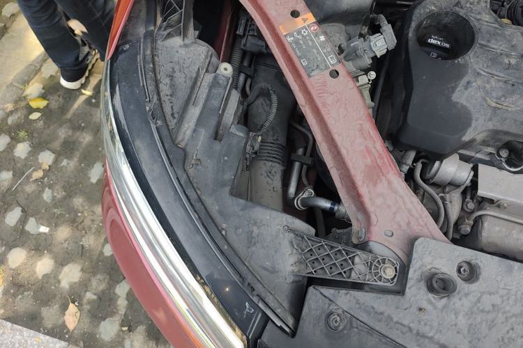 Used Roewe RX5 2016 20T Two-Wheel Drive Automatic Flagship Edition Engine Bay Right