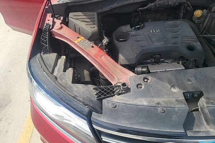 Used Roewe RX5 2016 20T Two-Wheel Drive Automatic Internet Smart Edition Engine Bay Right