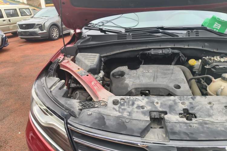Used Roewe RX5 2016 20T Two-Wheel Drive Automatic Flagship Edition Engine Bay Right