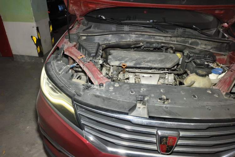 Used Roewe RX5 2016 30T Two-Wheel Drive Automatic Internet Smart Edition Engine Bay Right