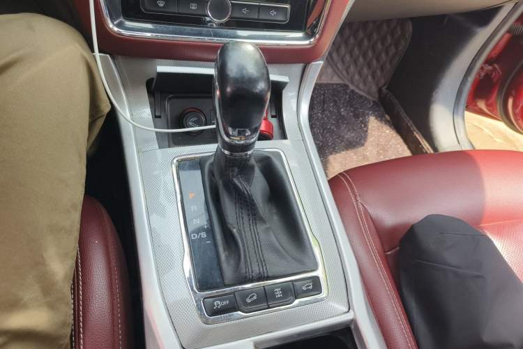 Used Roewe RX5 2016 30T Four-Wheel Drive Automatic Internet Smart Luxury Edition Gear Lever