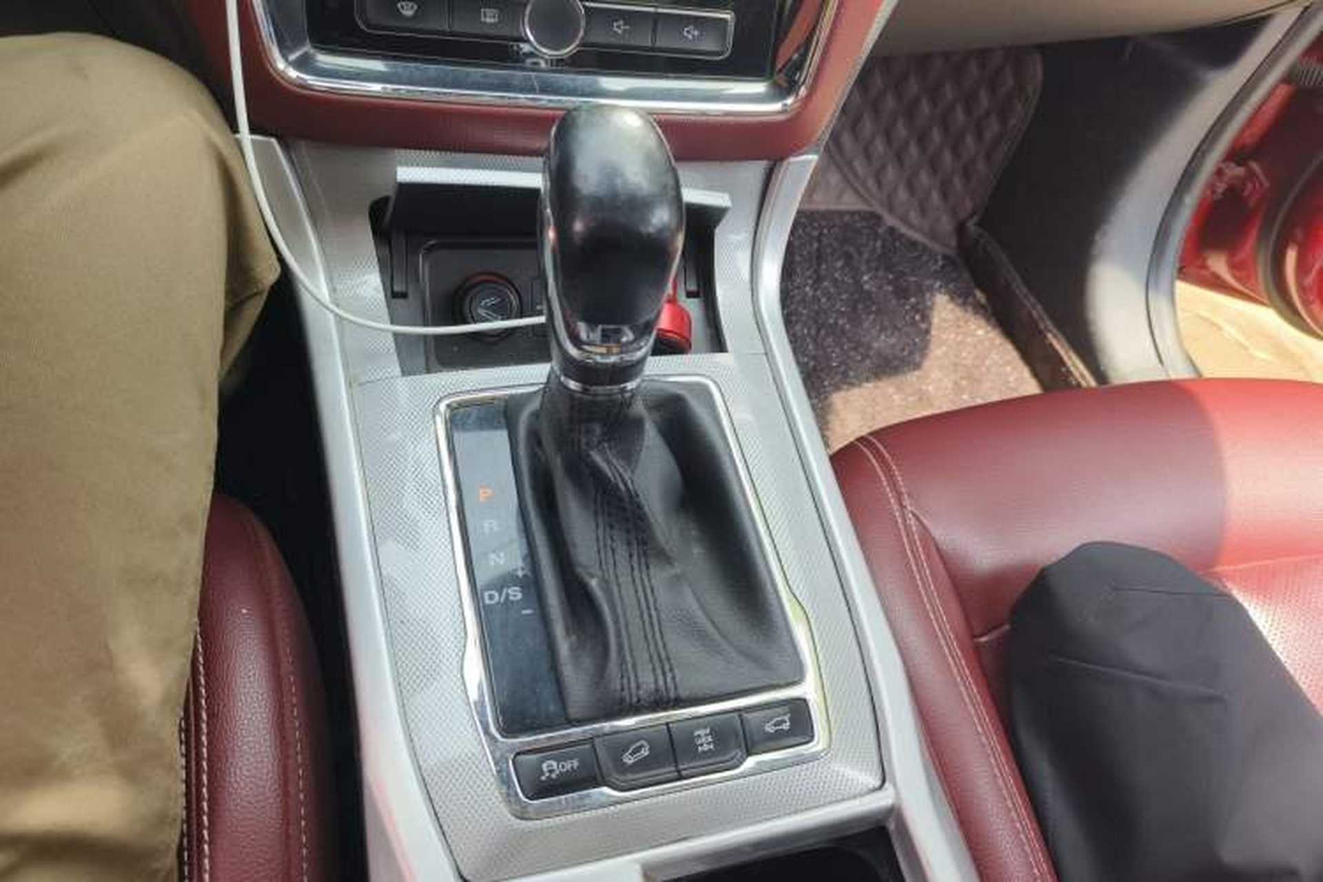 Used Roewe RX5 2016 30T Four-Wheel Drive Automatic Internet Smart Luxury Edition Gear Lever
