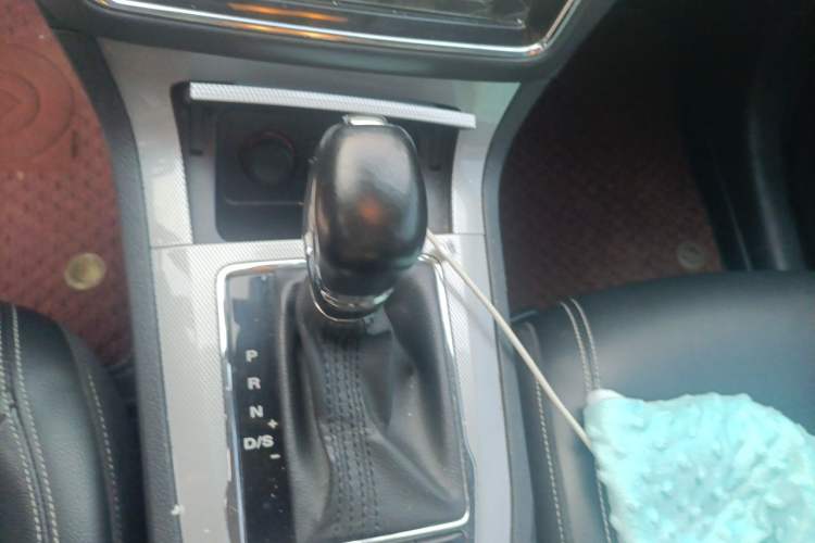 Used Roewe RX5 2016 30T Two-Wheel Drive Automatic Internet Smart Edition Gear Lever