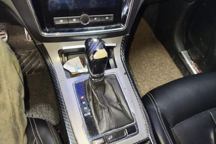 Used Roewe RX5 2016 20T Two-Wheel Drive Automatic Internet Smart Edition Gear Lever