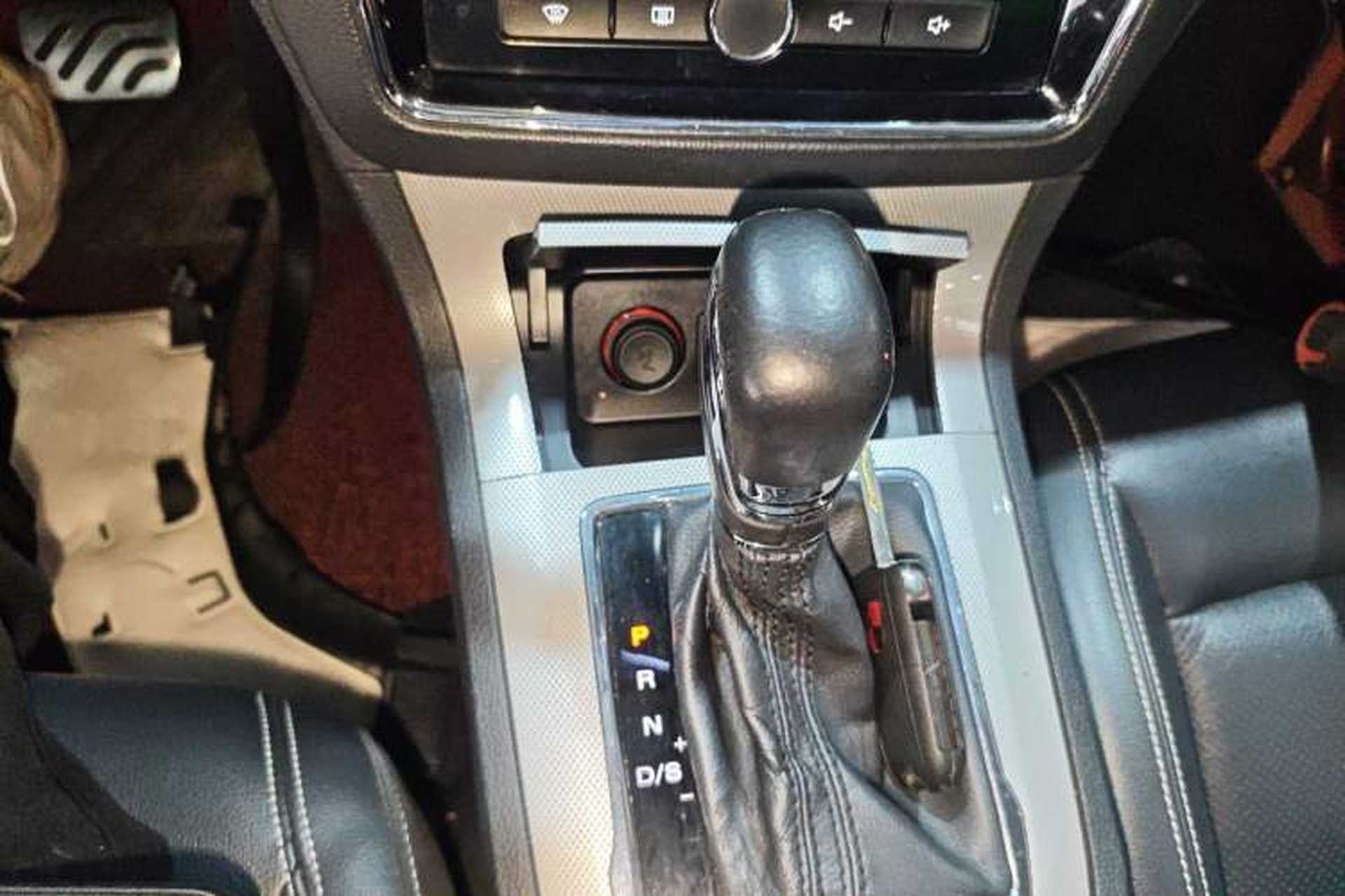 Used Roewe RX5 2016 20T Two-Wheel Drive Automatic Internet Smart Edition Gear Lever