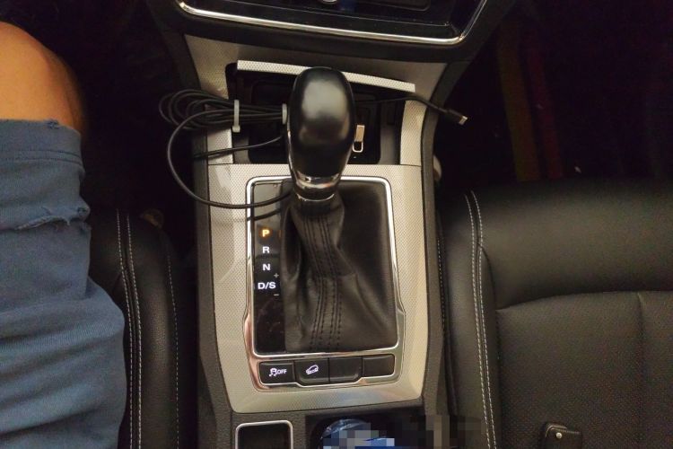 Used Roewe RX5 2016 20T Two-Wheel Drive Automatic Internet Smart Edition Gear Lever