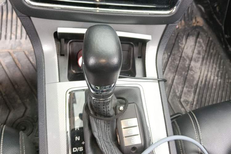 Used Roewe RX5 2016 20T Two-Wheel Drive Automatic Flagship Edition Gear Lever