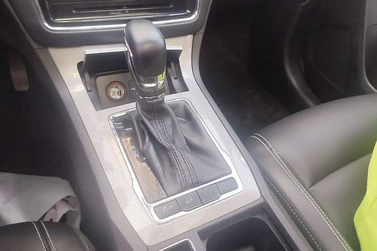 Used Roewe RX5 2016 20T Two-Wheel Drive Automatic Flagship Edition Gear Lever
