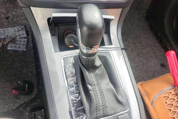 Used Roewe RX5 2016 20T Two-Wheel Drive Automatic Flagship Edition Gear Lever