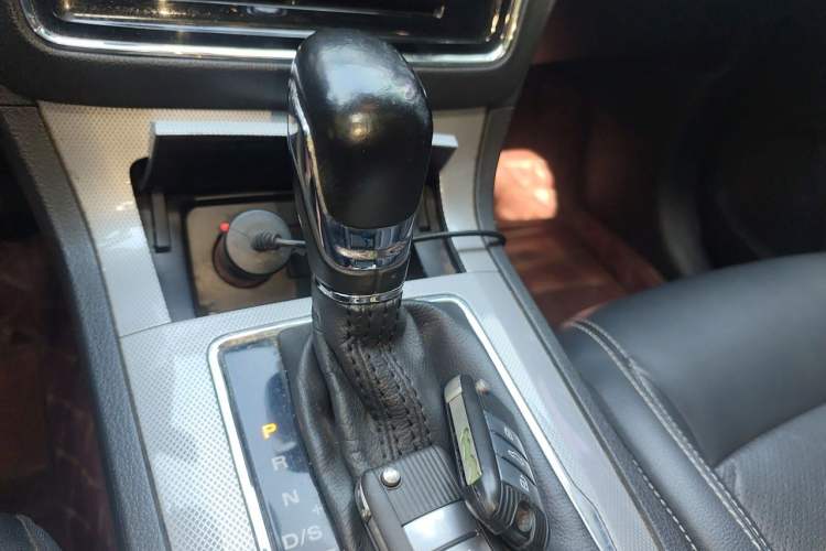 Used Roewe RX5 2016 20T Two-Wheel Drive Automatic Flagship Edition Gear Lever