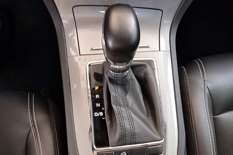 Used Roewe RX5 2016 20T Two-Wheel Drive Automatic Flagship Edition Gear Lever