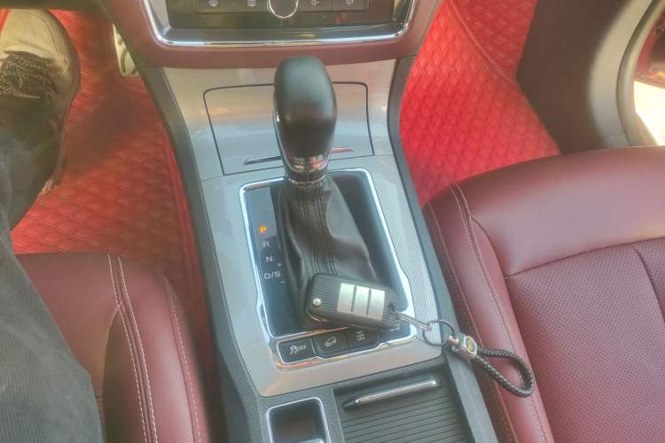 Used Roewe RX5 2016 30T Four-Wheel Drive Automatic Internet Smart Luxury Edition Gear Lever