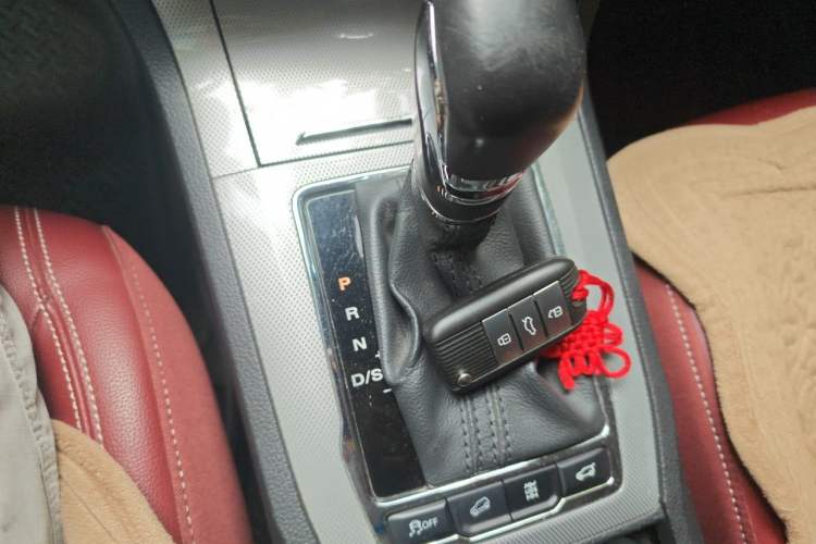 Used Roewe RX5 2016 30T Four-Wheel Drive Automatic Internet Smart Luxury Edition Gear Lever