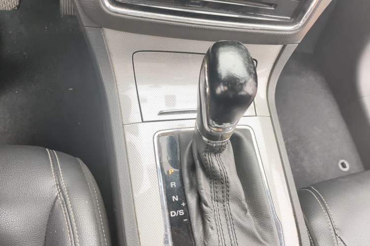 Used Roewe RX5 2016 20T Two-Wheel Drive Automatic Flagship Edition Gear Lever