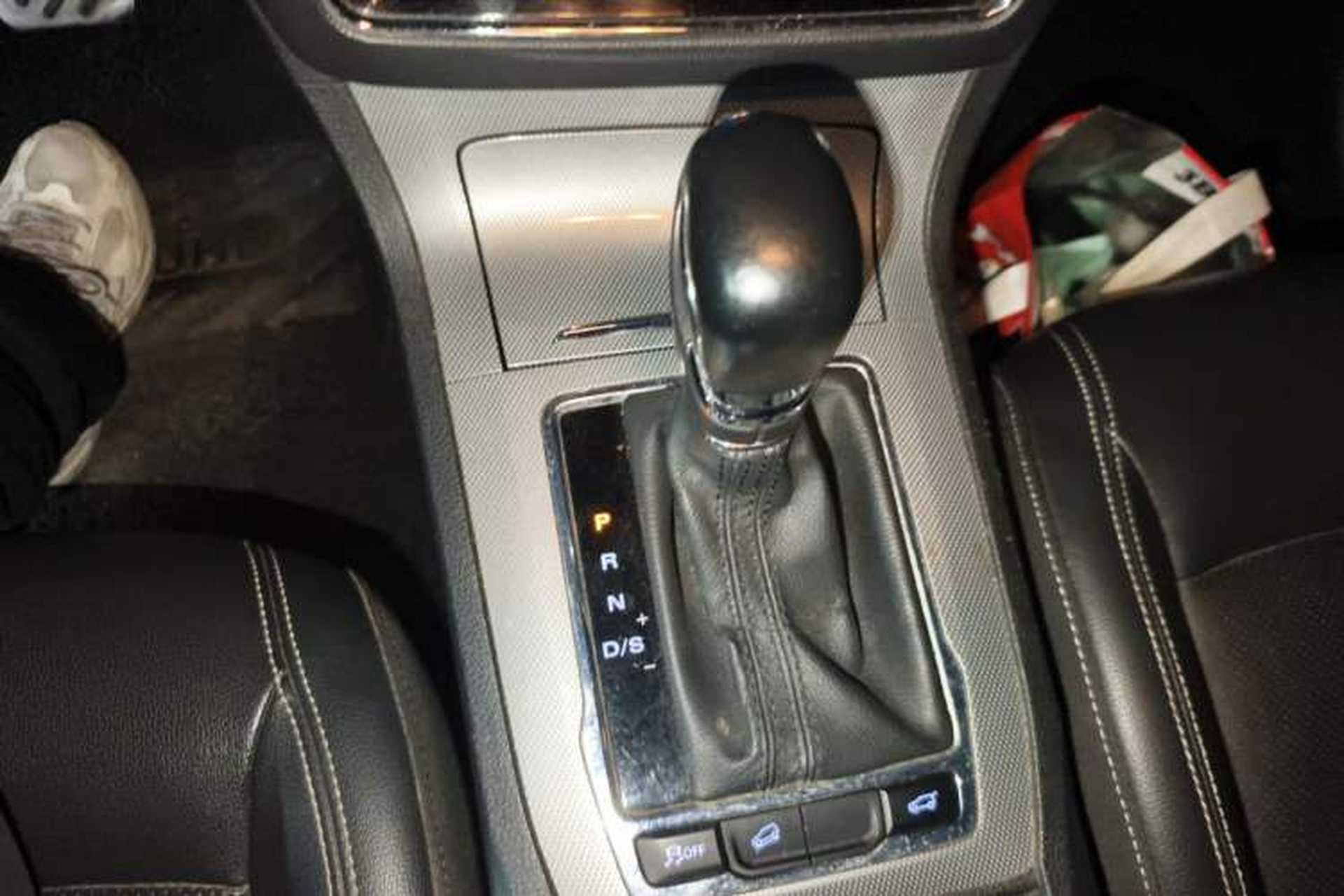 Used Roewe RX5 2016 30T Two-Wheel Drive Automatic Internet Smart Edition Gear Lever