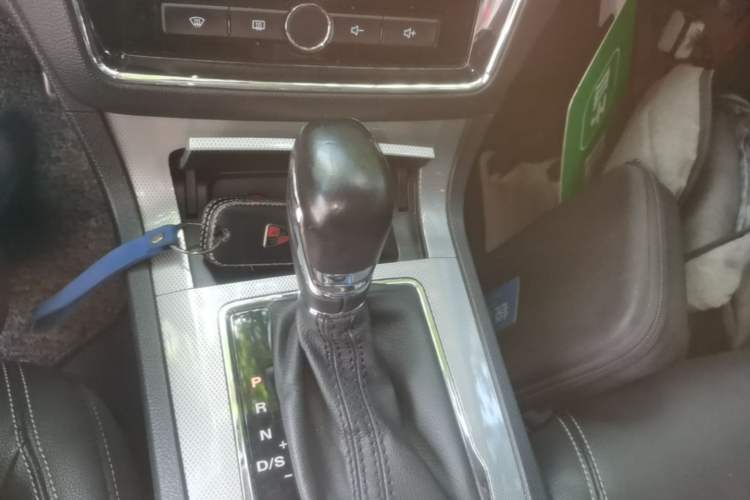Used Roewe RX5 2016 20T Two-Wheel Drive Automatic Internet Smart Edition Gear Lever