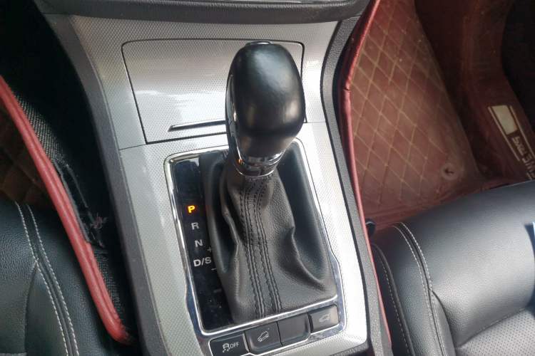 Used Roewe RX5 2016 30T Two-Wheel Drive Automatic Internet Smart Edition Gear Lever
